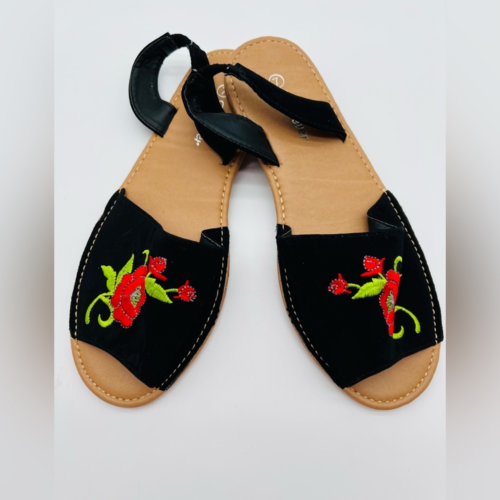 Forever Women’s Black Embroidered Floral Slingback Sandals Size 7 New